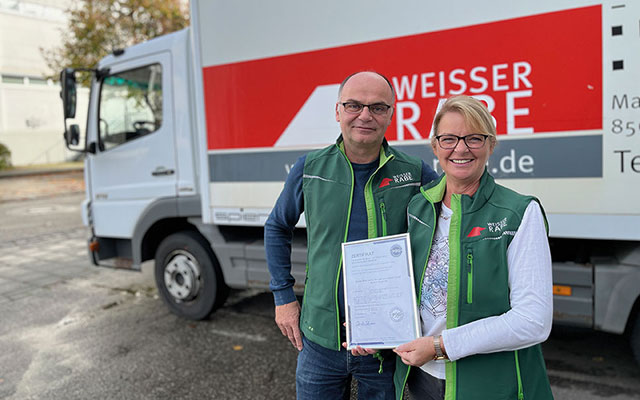WR Recycling - Heidi Sprenger-Reiss und Alexander Oschinski mit Zertifikat